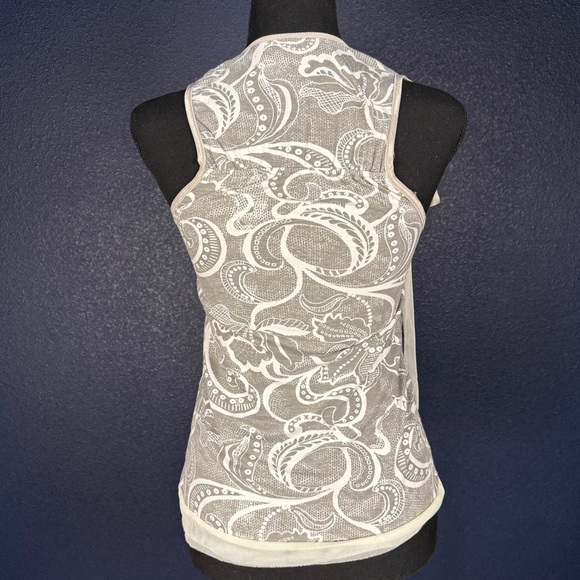 Sparkle & Fade Cream & Gray Tie Front Tank Top, Size Small - Picture 5 of 10